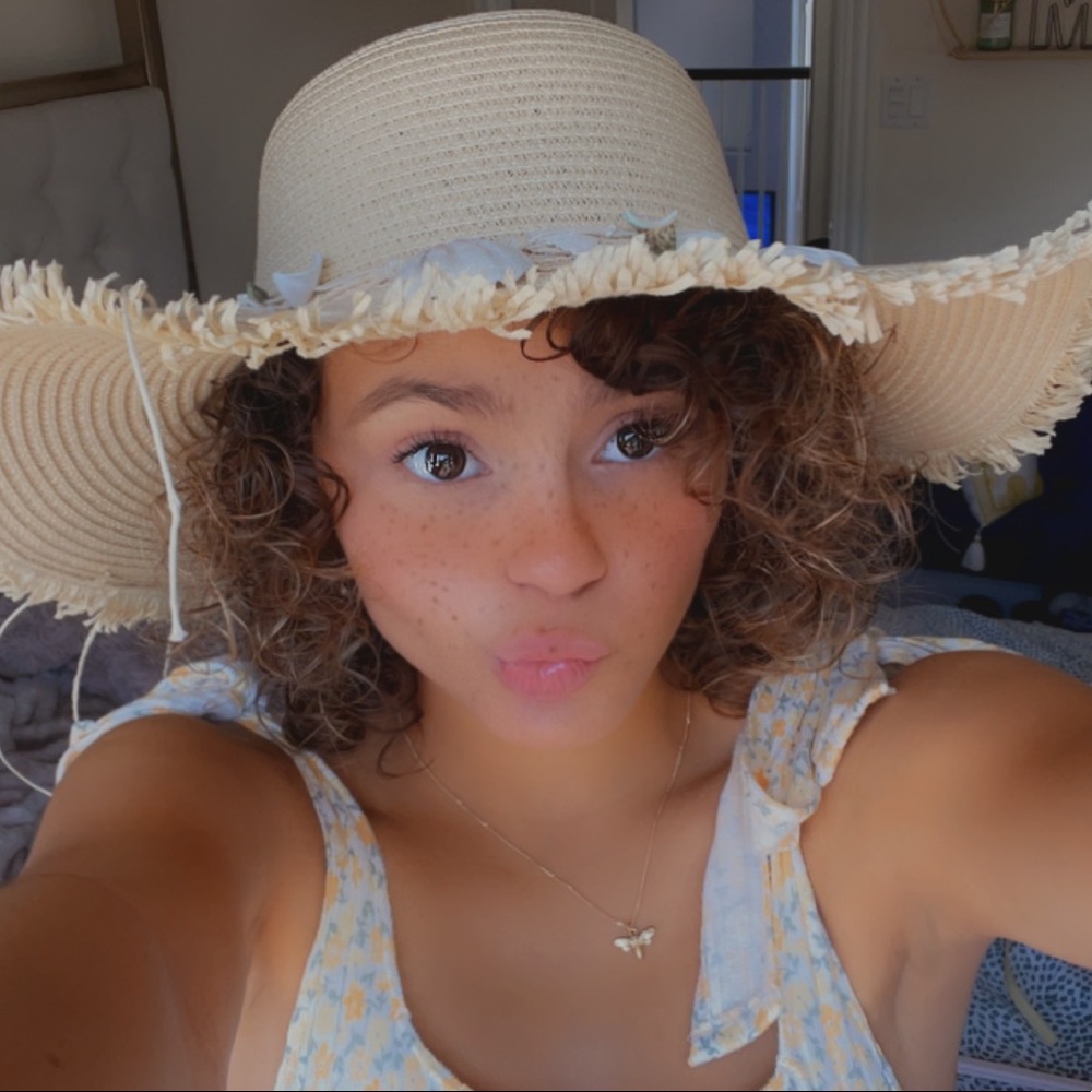 Meet your Posher, Mia